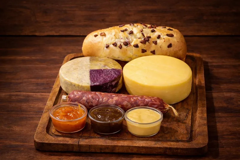 Combo Gourmet Pão com Linguiça  em Gravataí | Kuase Nada