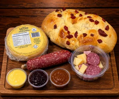 Combo São Carlo com Pão com Linguiça em Gravataí | Kuase Nada